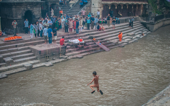 Family preparing their loved one for cremation by the holy river.